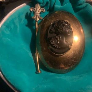 COPY - CAMEO BROOCH LOCKET